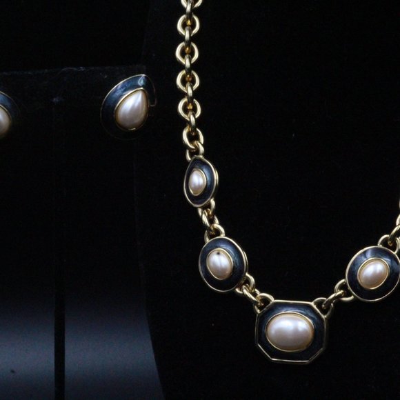 Monet Signed Designer Faux Pearl Enamel Link Necklace Earrings Set - Picture 7 of 8